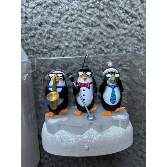 2011 Hallmark Keepsake Ornament Jingle Bell Blues Magic Light Sound Motion - Picture 2 of 3
